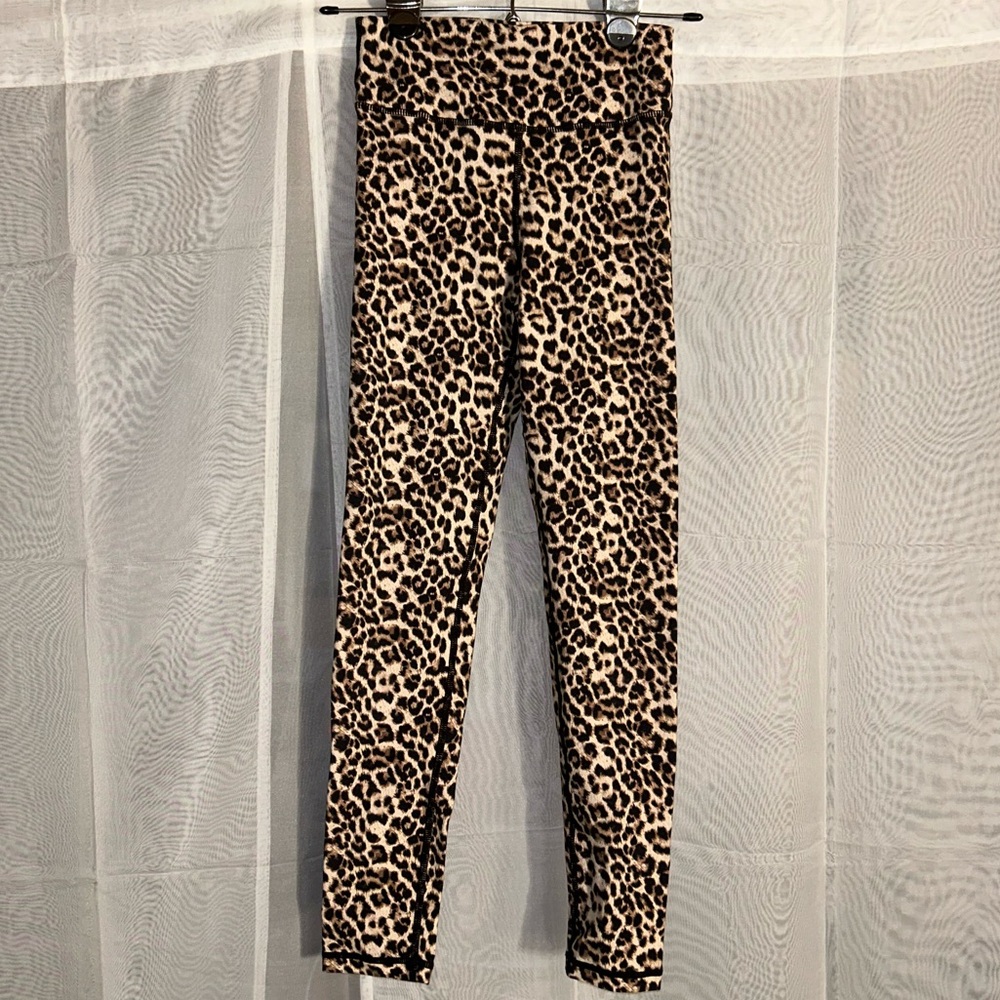 XS - Zyia Active - Leopard Print Leggings - Scrunchy Butt